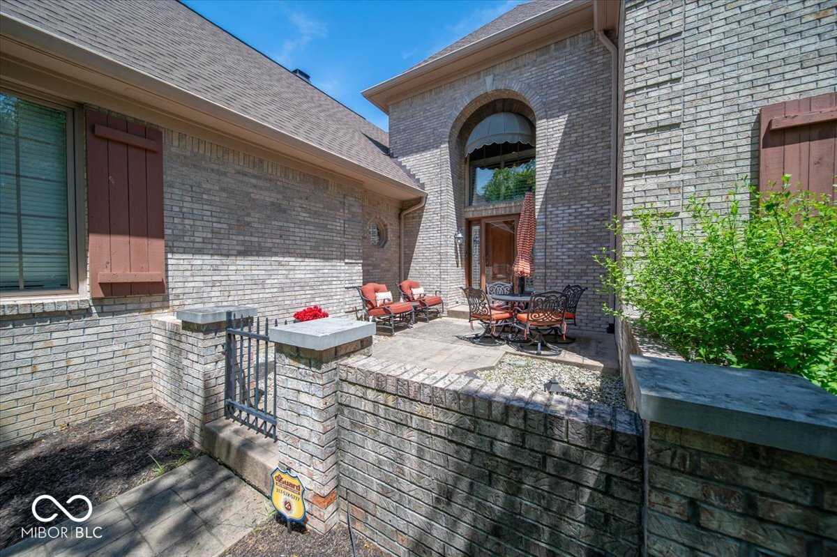 5424 Woodfield Drive N