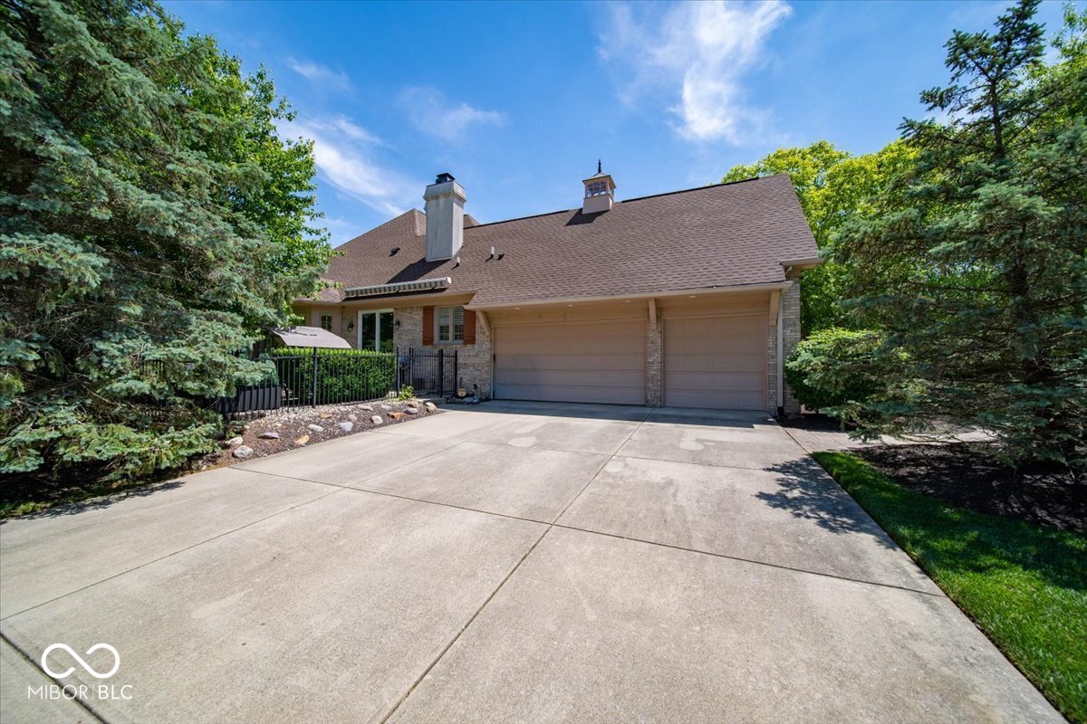 5424 Woodfield Drive N