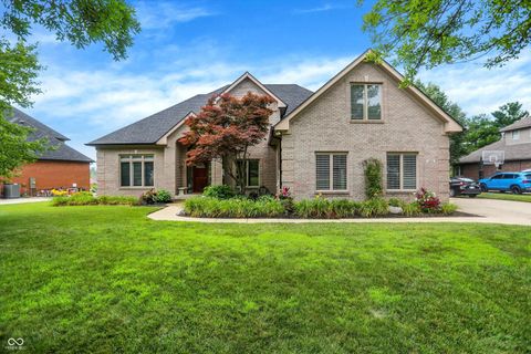 Photo of 1324 Eagle Valley Drive, Greenwood, IN 46143 (MLS # 22051675)
