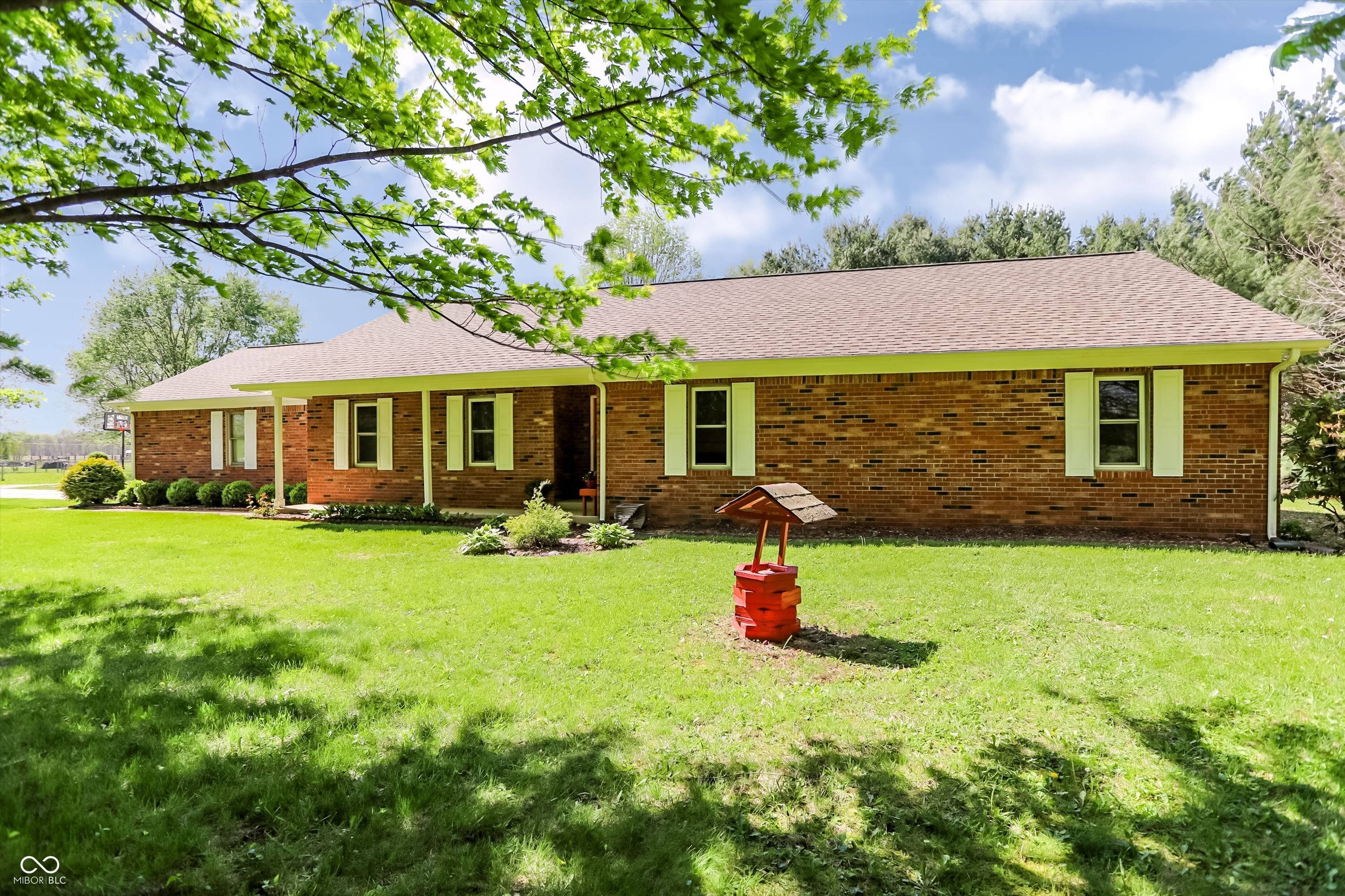 22767 State Road 37 N