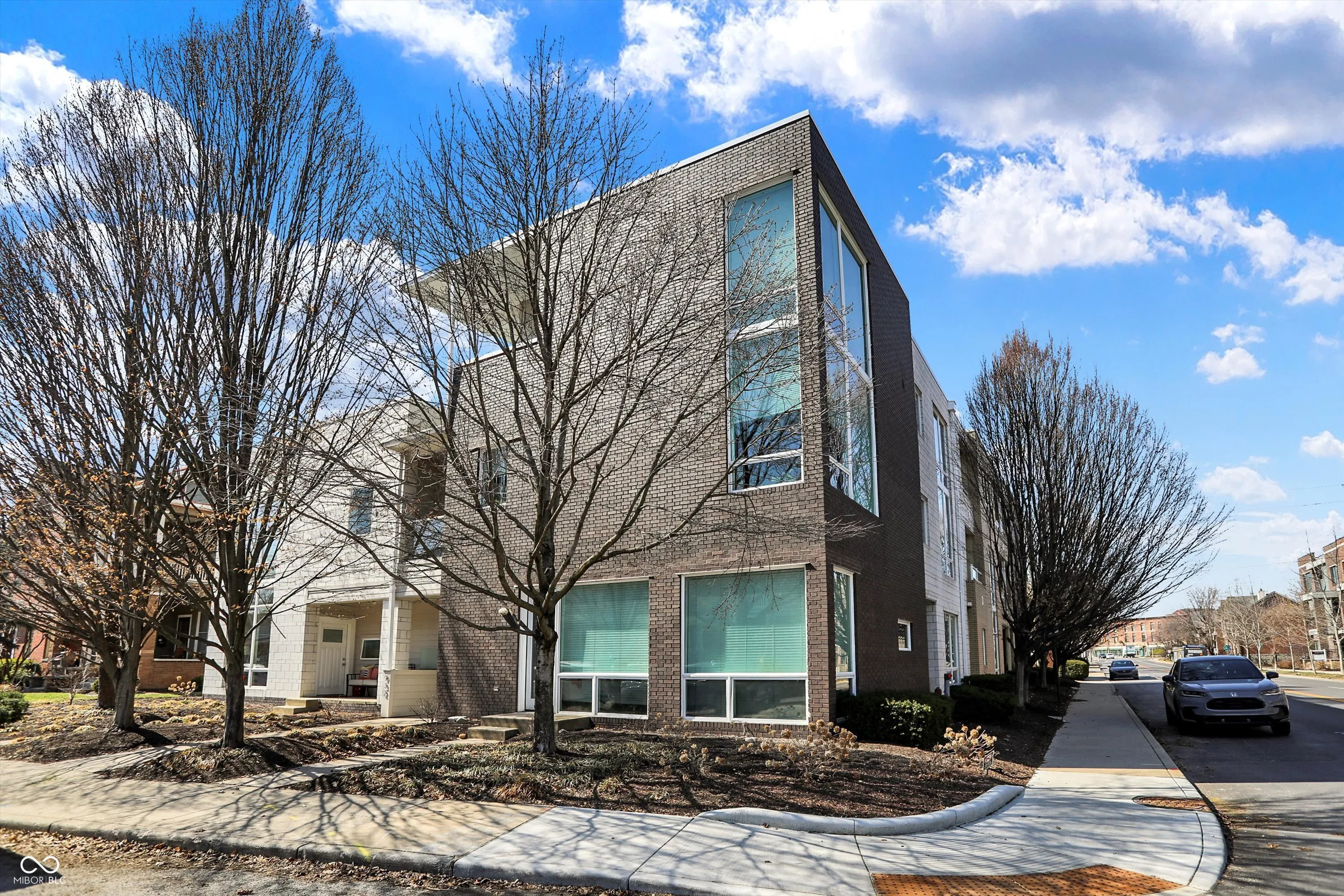 Indianapolis, Indiana 46202, United States, 2 Bedrooms Bedrooms, ,2 BathroomsBathrooms,Residential,Active,93458