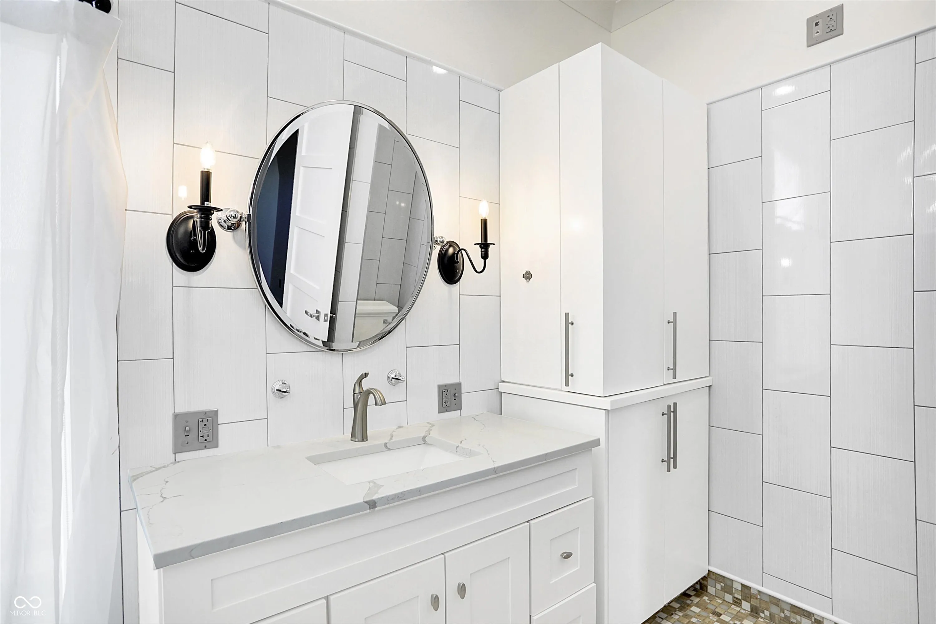 Indianapolis, Indiana 46202, United States, 2 Bedrooms Bedrooms, ,2 BathroomsBathrooms,Residential,Active,93458