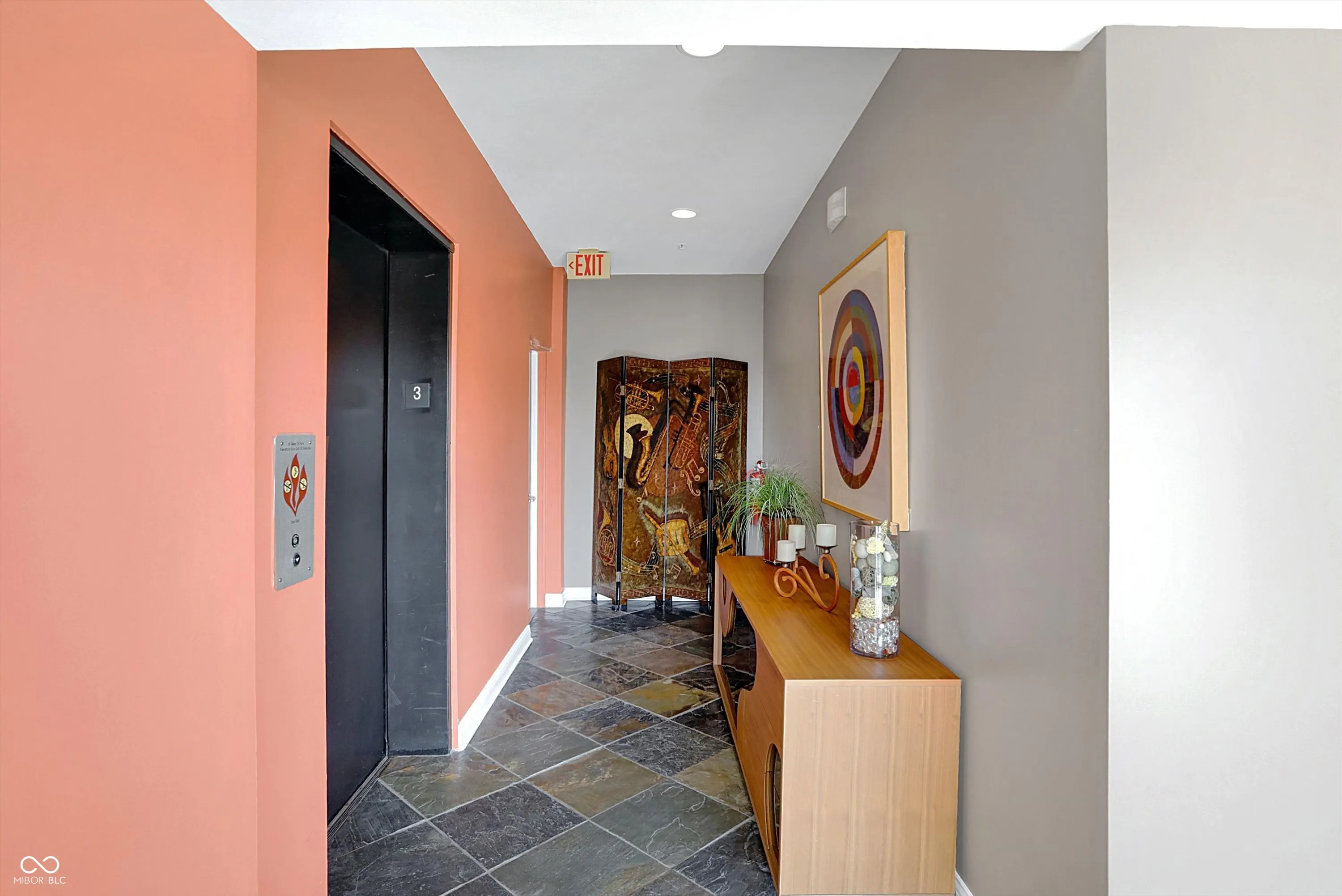 Indianapolis, Indiana 46202, United States, 2 Bedrooms Bedrooms, ,2 BathroomsBathrooms,Residential,Active,93458