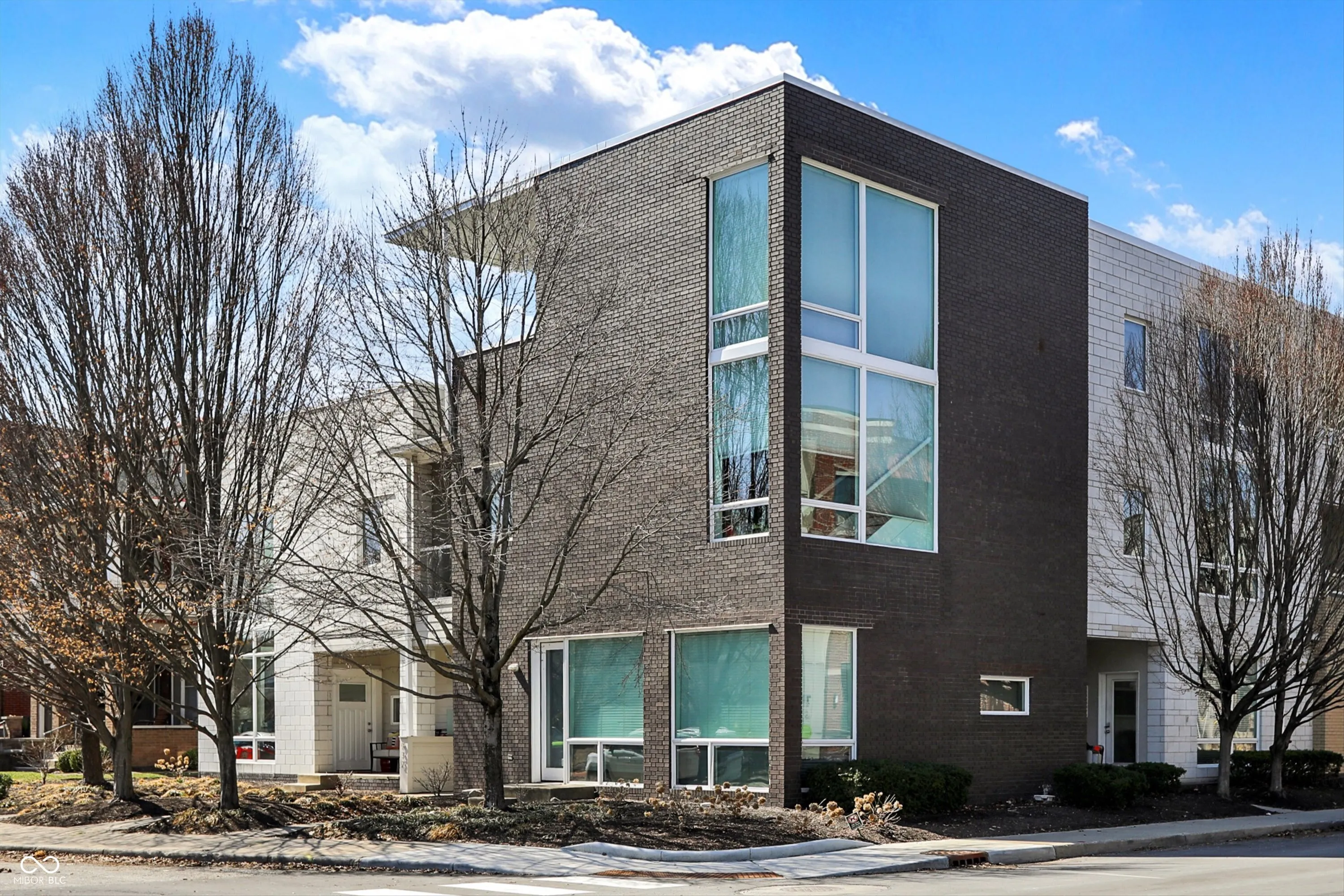 Indianapolis, Indiana 46202, United States, 2 Bedrooms Bedrooms, ,2 BathroomsBathrooms,Residential,Active,93458