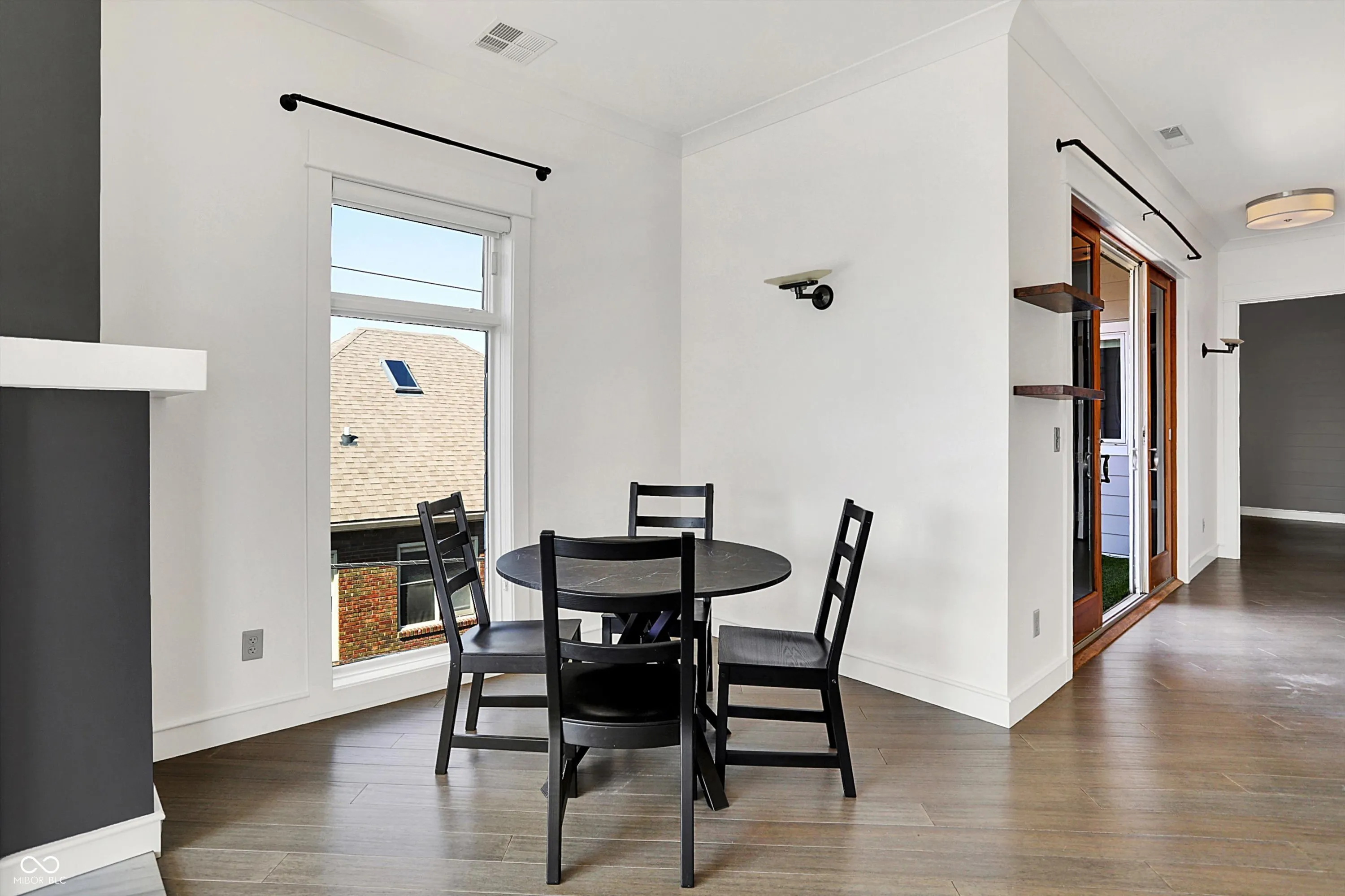 Indianapolis, Indiana 46202, United States, 2 Bedrooms Bedrooms, ,2 BathroomsBathrooms,Residential,Active,93458