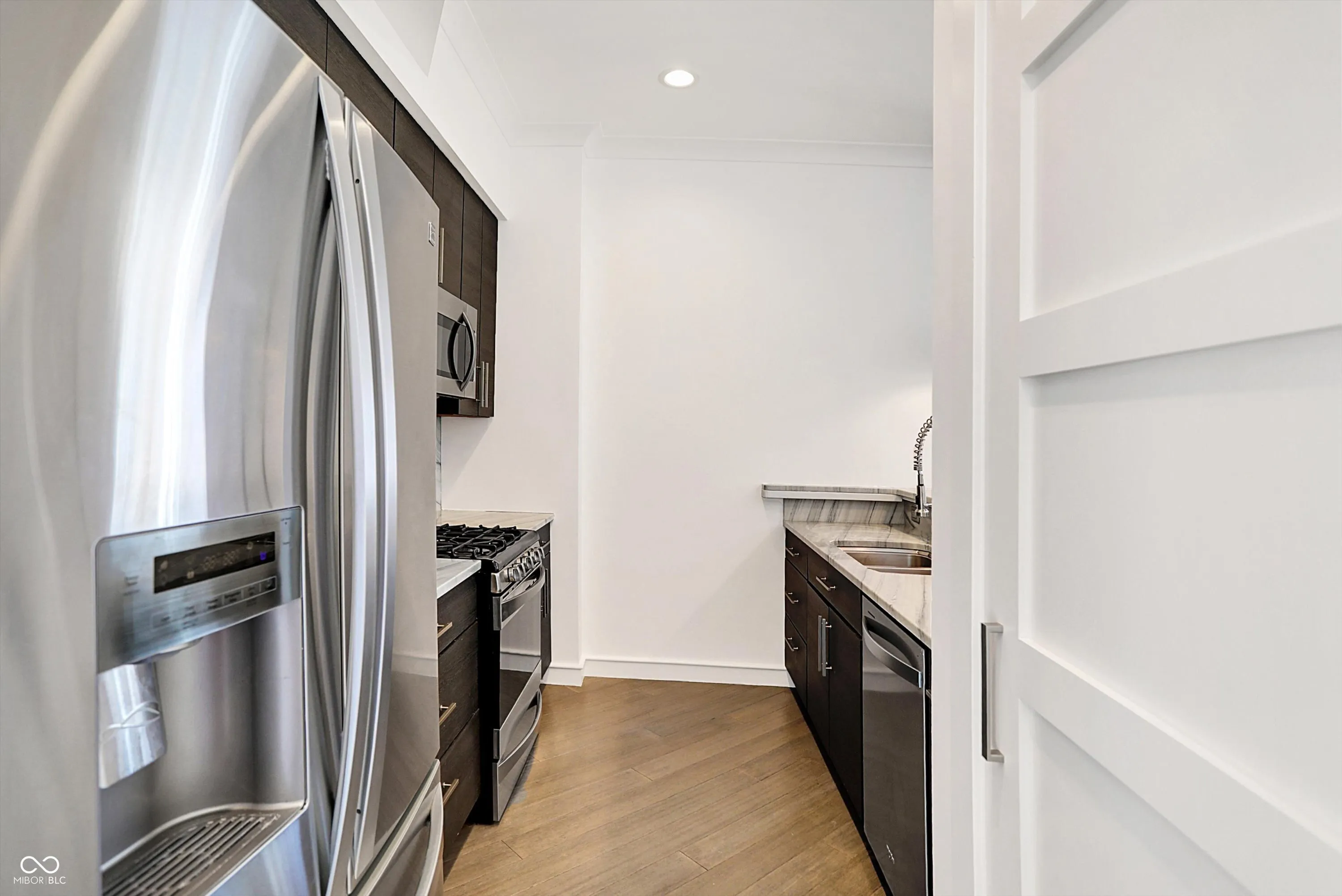 Indianapolis, Indiana 46202, United States, 2 Bedrooms Bedrooms, ,2 BathroomsBathrooms,Residential,Active,93458