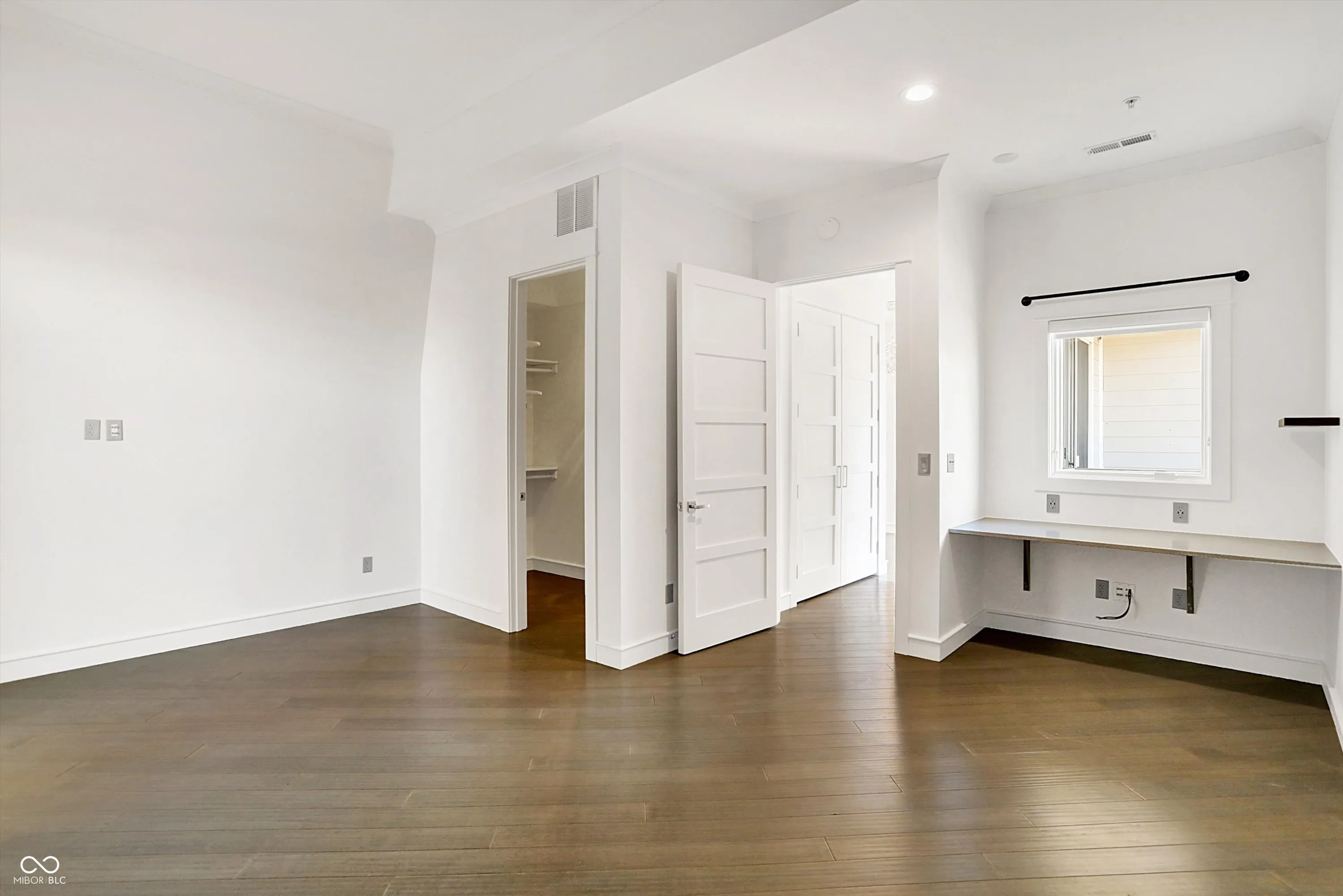 Indianapolis, Indiana 46202, United States, 2 Bedrooms Bedrooms, ,2 BathroomsBathrooms,Residential,Active,93458