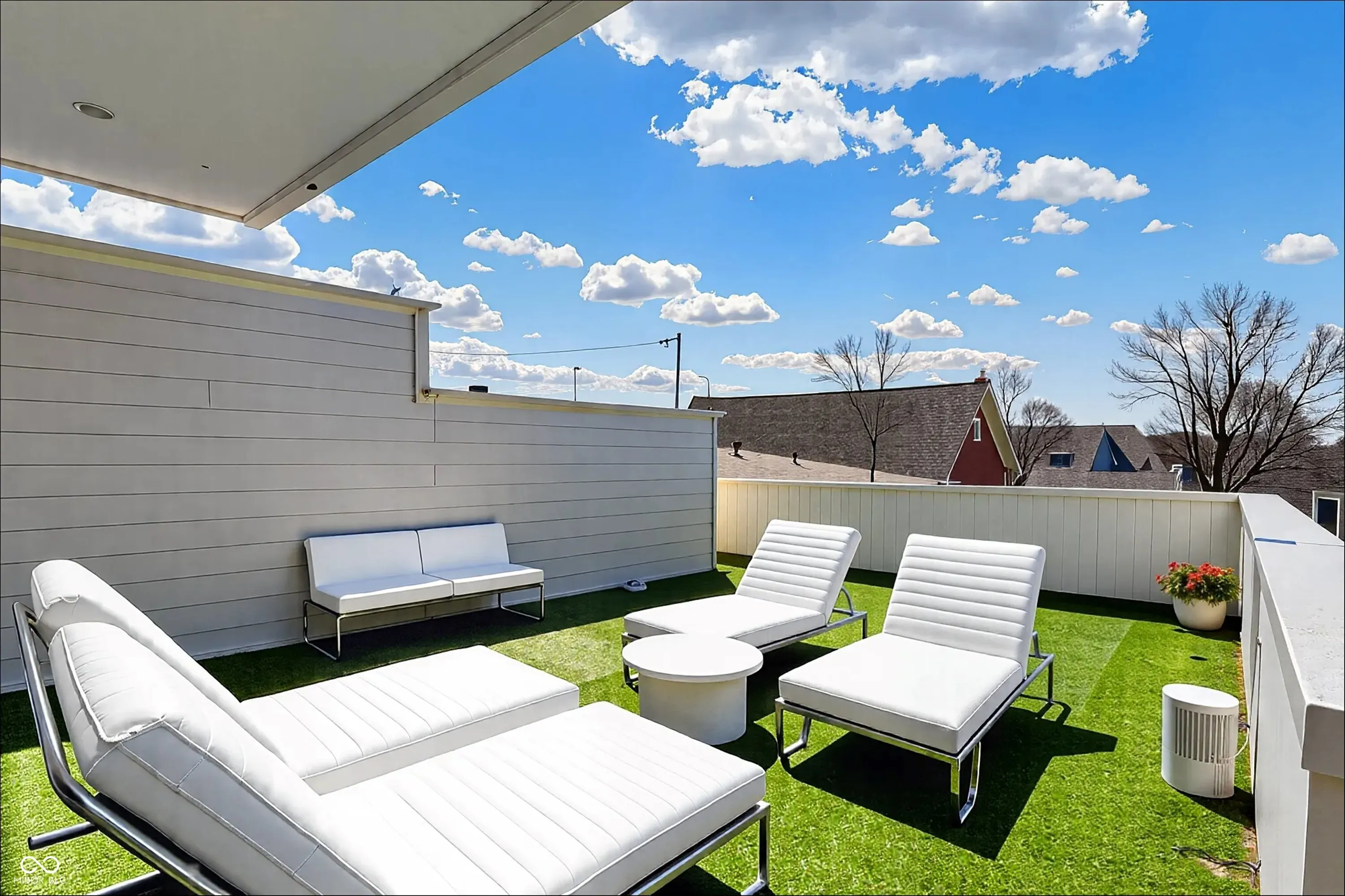 Indianapolis, Indiana 46202, United States, 2 Bedrooms Bedrooms, ,2 BathroomsBathrooms,Residential,Active,93458