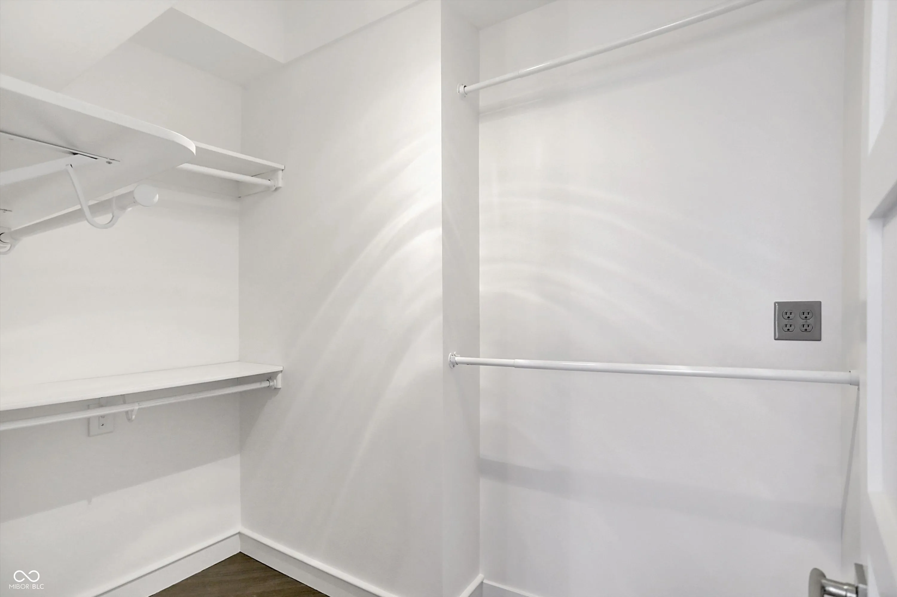 Indianapolis, Indiana 46202, United States, 2 Bedrooms Bedrooms, ,2 BathroomsBathrooms,Residential,Active,93458