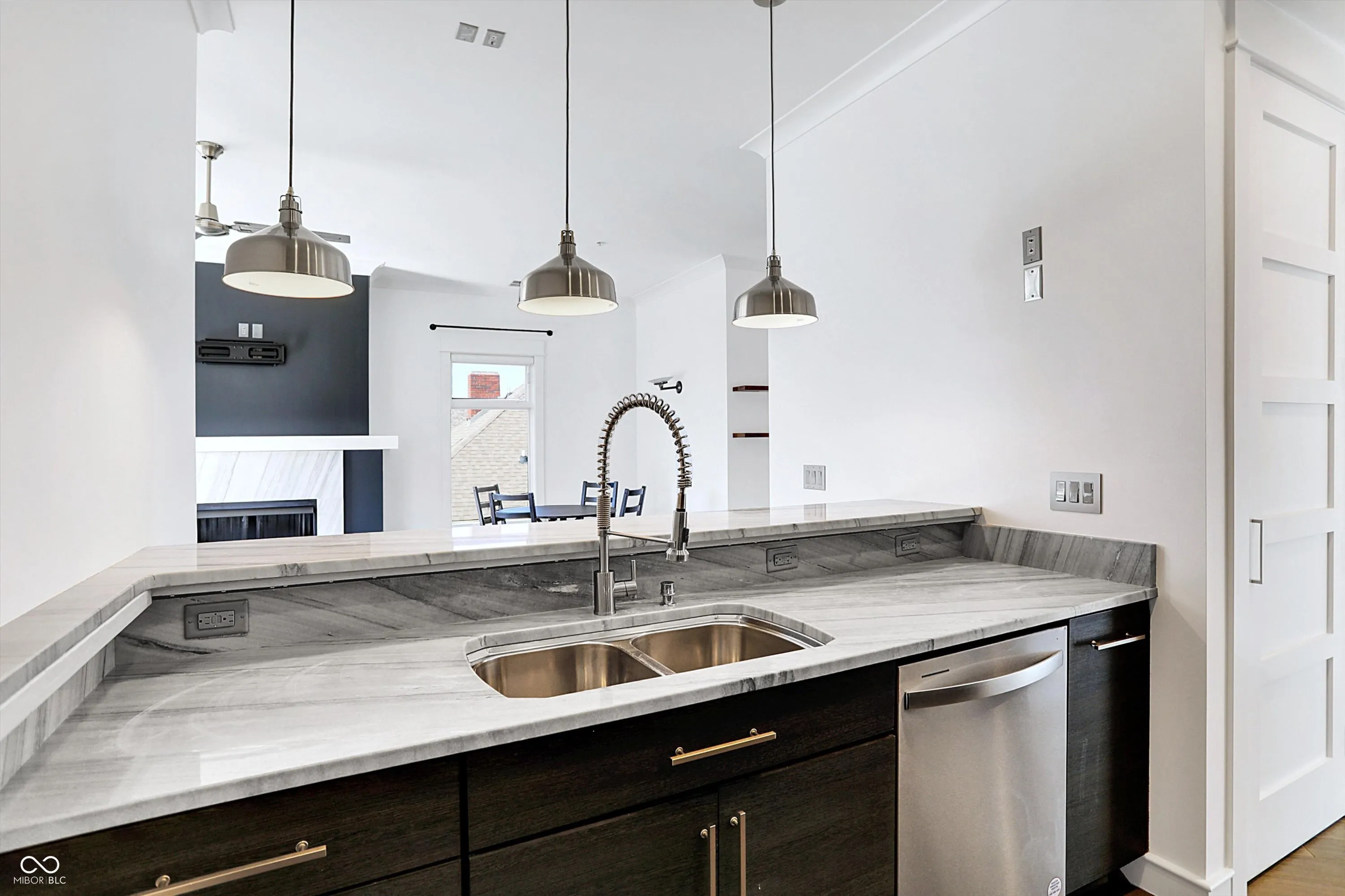 Indianapolis, Indiana 46202, United States, 2 Bedrooms Bedrooms, ,2 BathroomsBathrooms,Residential,Active,93458