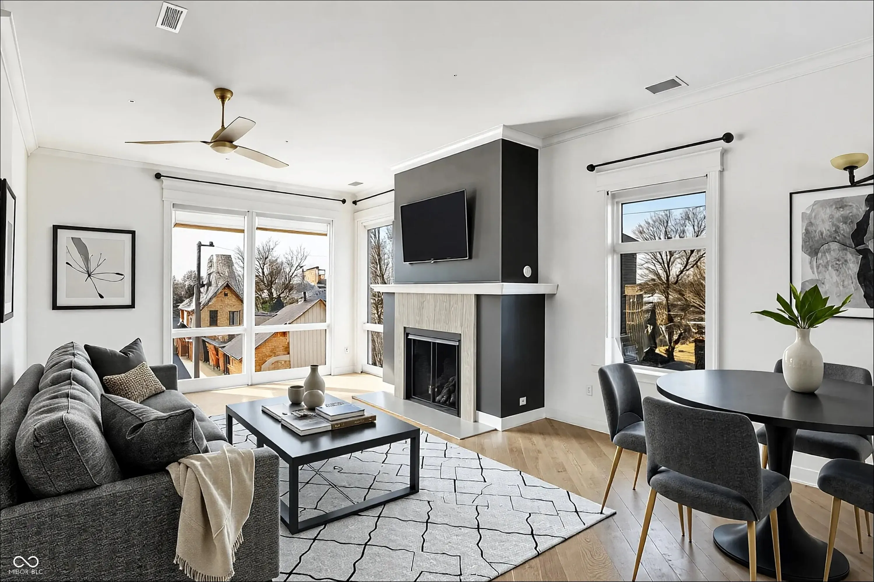 Indianapolis, Indiana 46202, United States, 2 Bedrooms Bedrooms, ,2 BathroomsBathrooms,Residential,Active,93458