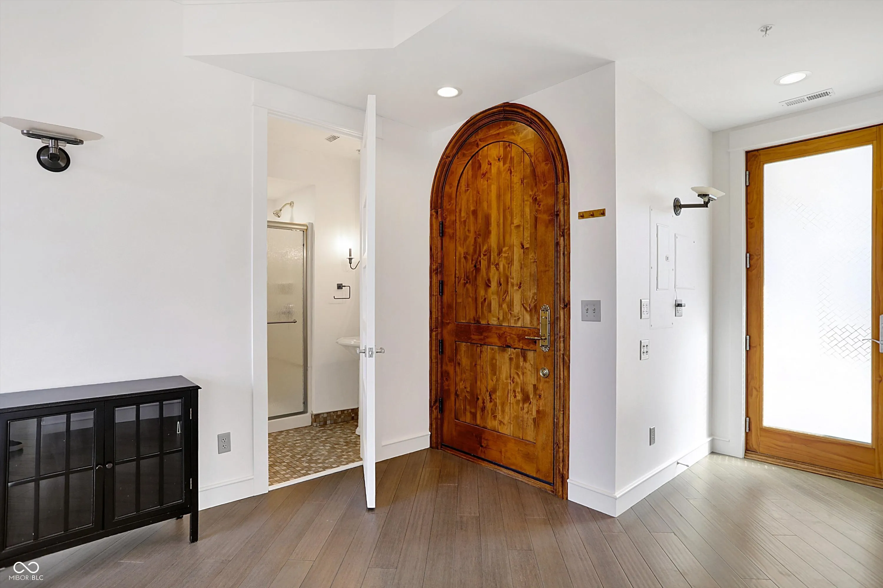 Indianapolis, Indiana 46202, United States, 2 Bedrooms Bedrooms, ,2 BathroomsBathrooms,Residential,Active,93458