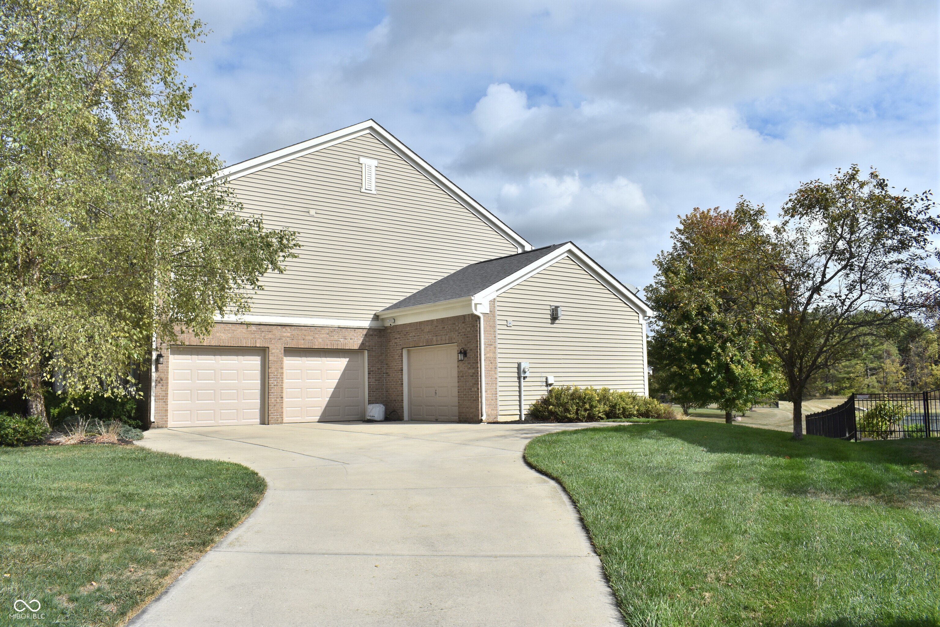 621 Featherstone Drive