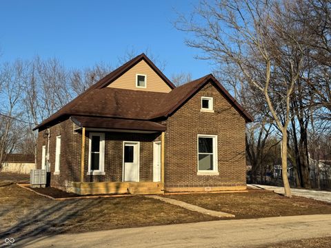 Photo of 606 S Perry Street, Veedersburg, IN 47987 (MLS # 22083626)