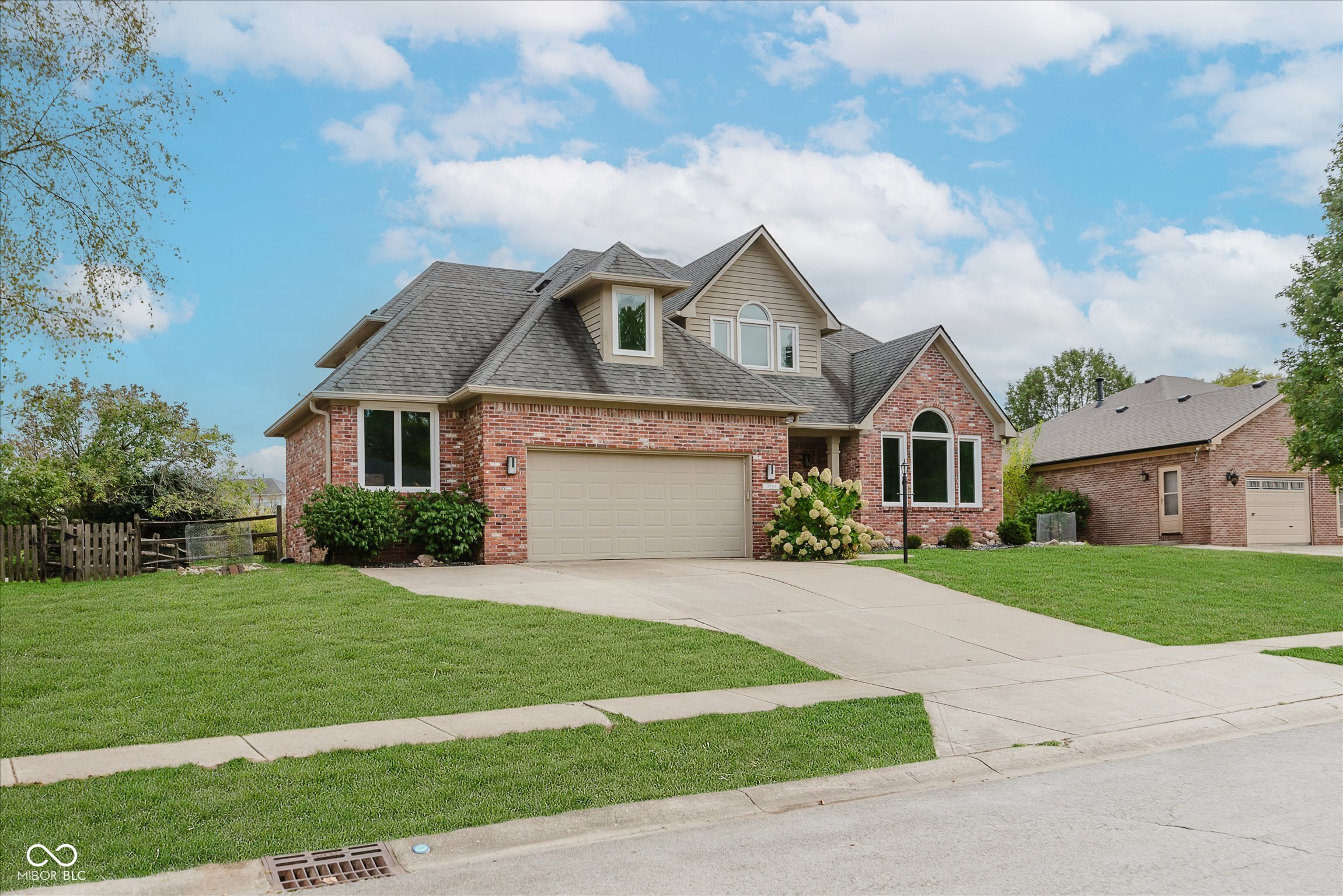 7237 Lakeside Woods Drive