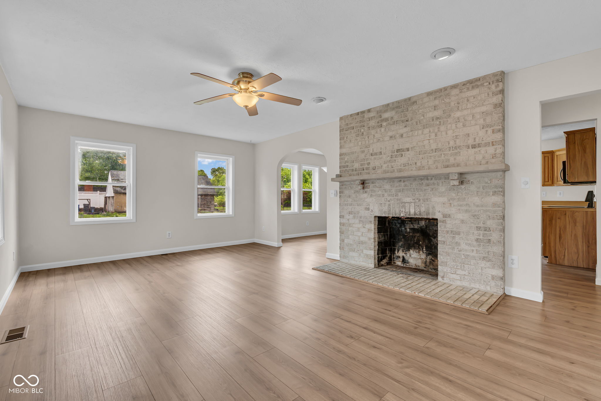 331 W Hanna Avenue
