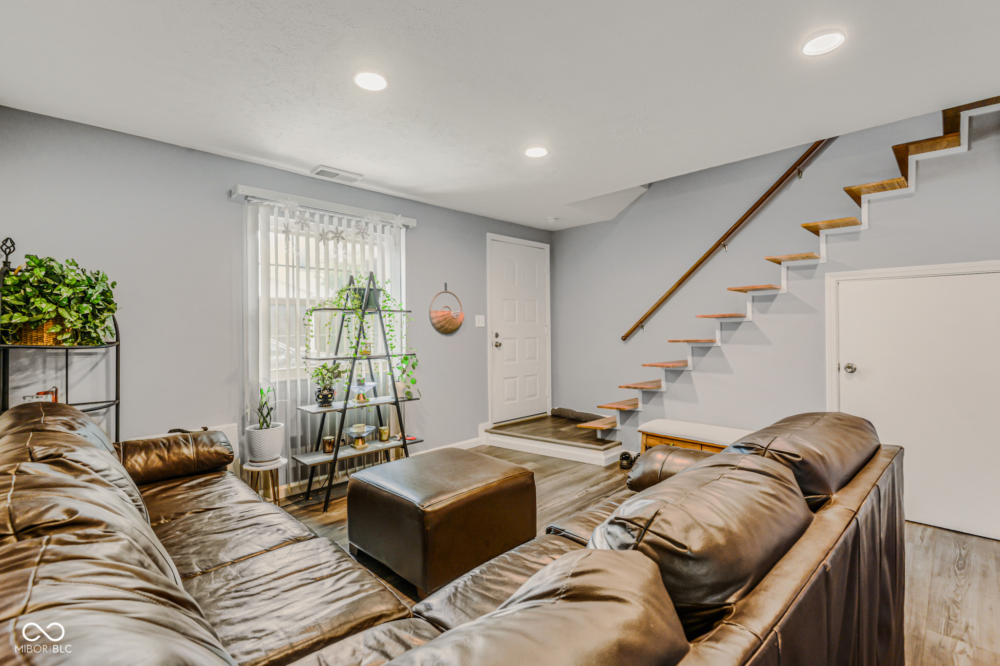2090 Thriving Drive