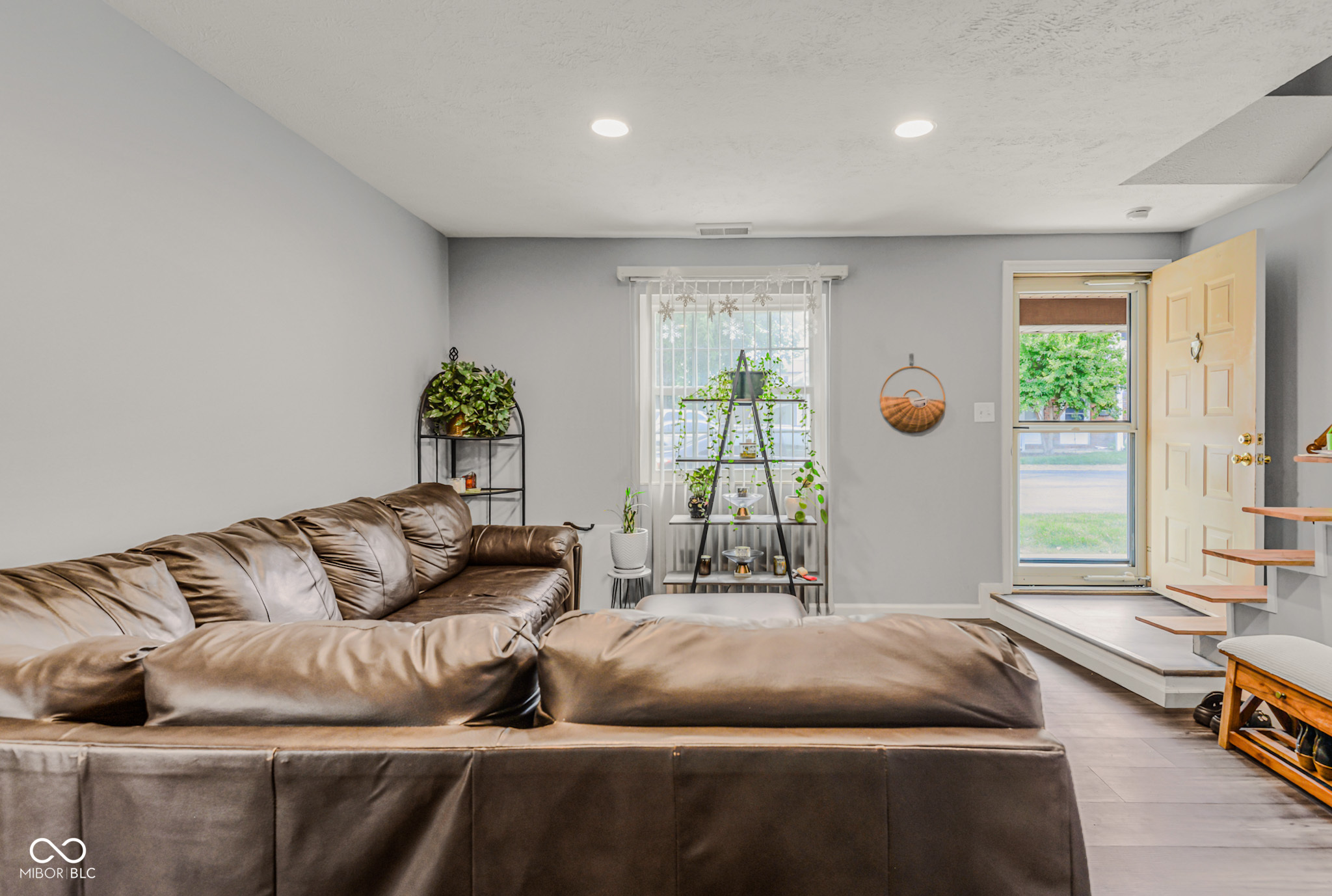2090 Thriving Drive