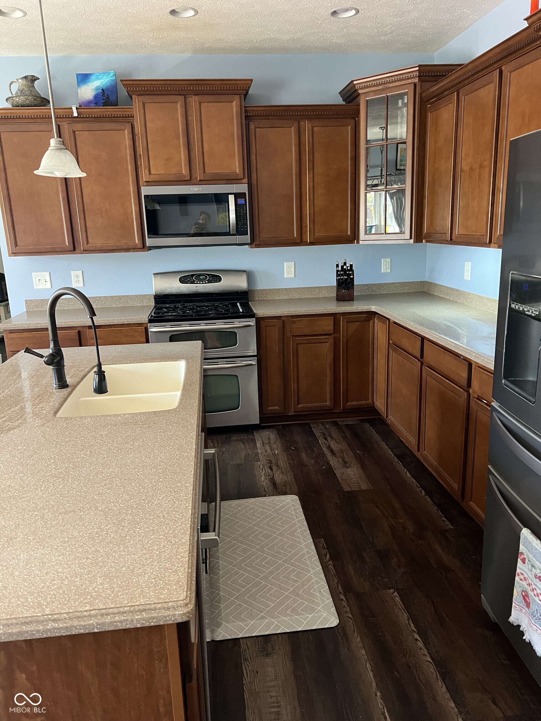 6121 Pine Bluff Drive