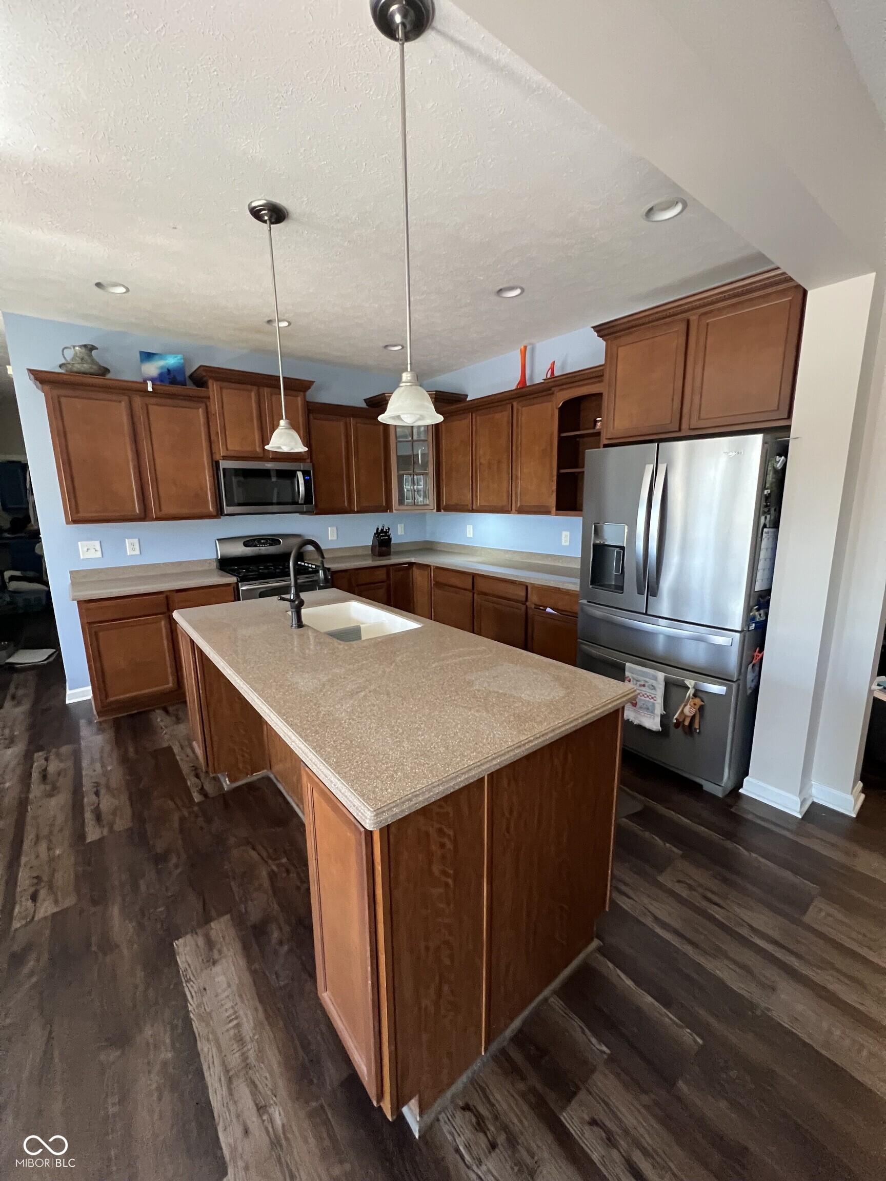 6121 Pine Bluff Drive