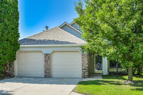 Photo of 6717 Huntsmen Court, Indianapolis, IN 46250 (MLS # 22113437)