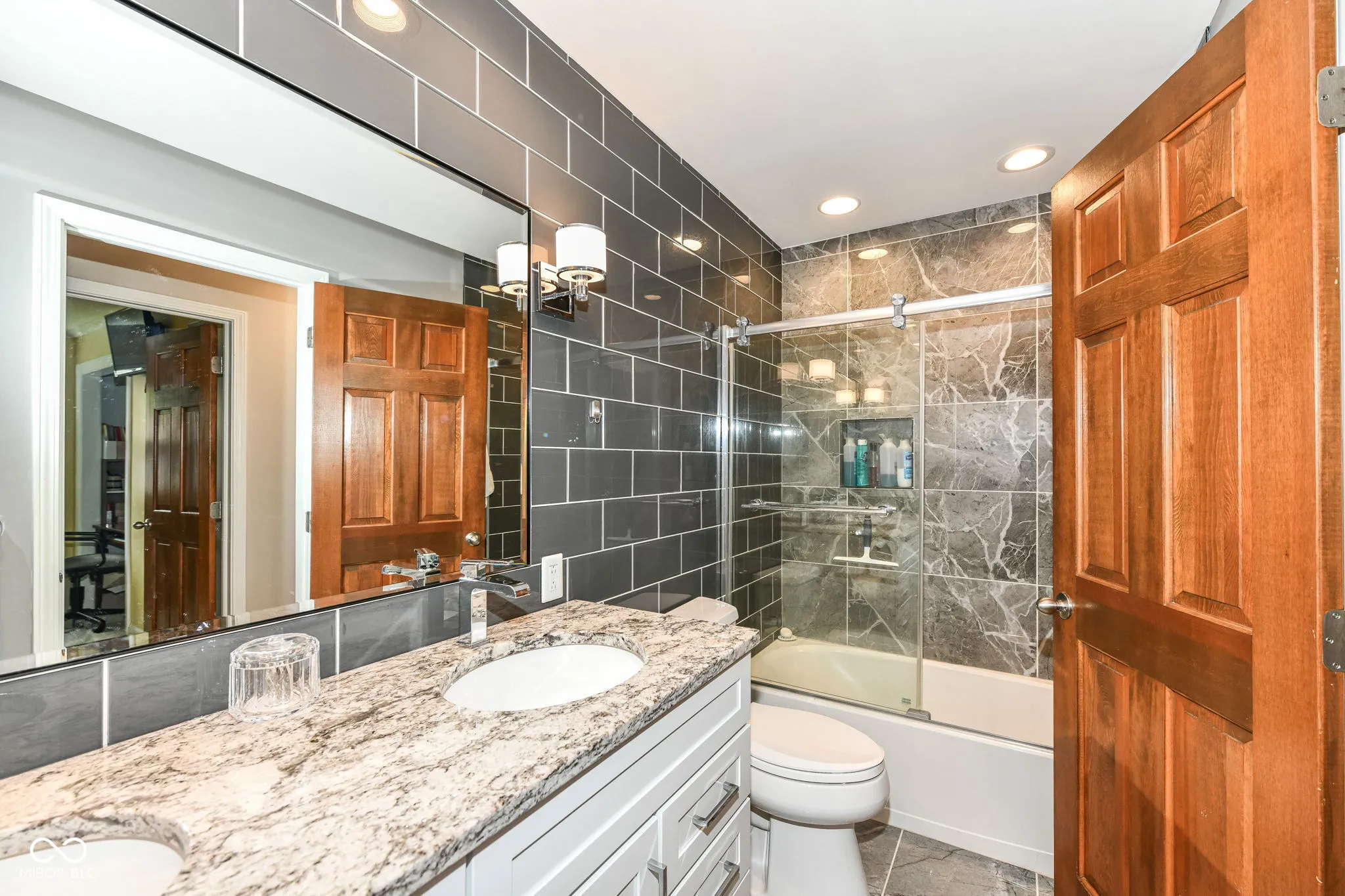 Carmel, Indiana 46033, United States, 4 Bedrooms Bedrooms, ,3 BathroomsBathrooms,Residential,Pending,158826