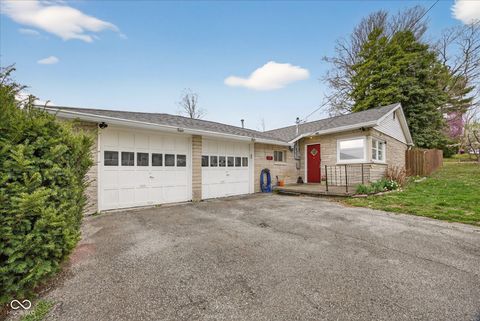 Photo of 117 S Walnut Street, Ellettsville, IN 47429 (MLS # 22091790)