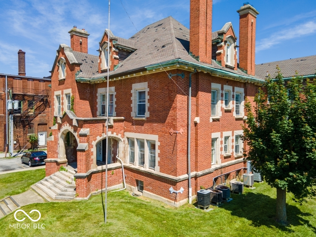 215 E 3rd Street