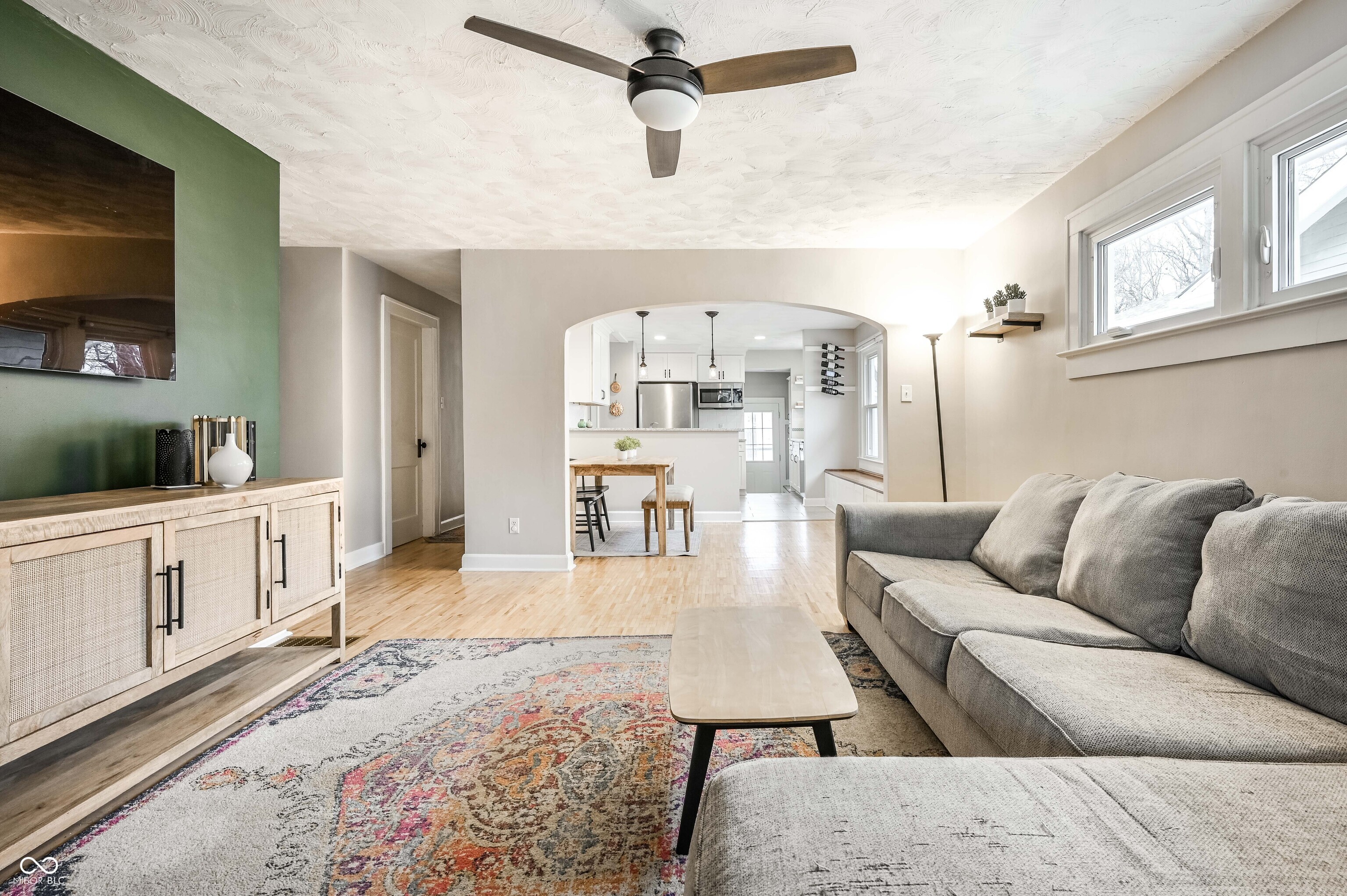 5433 Winthrop Avenue