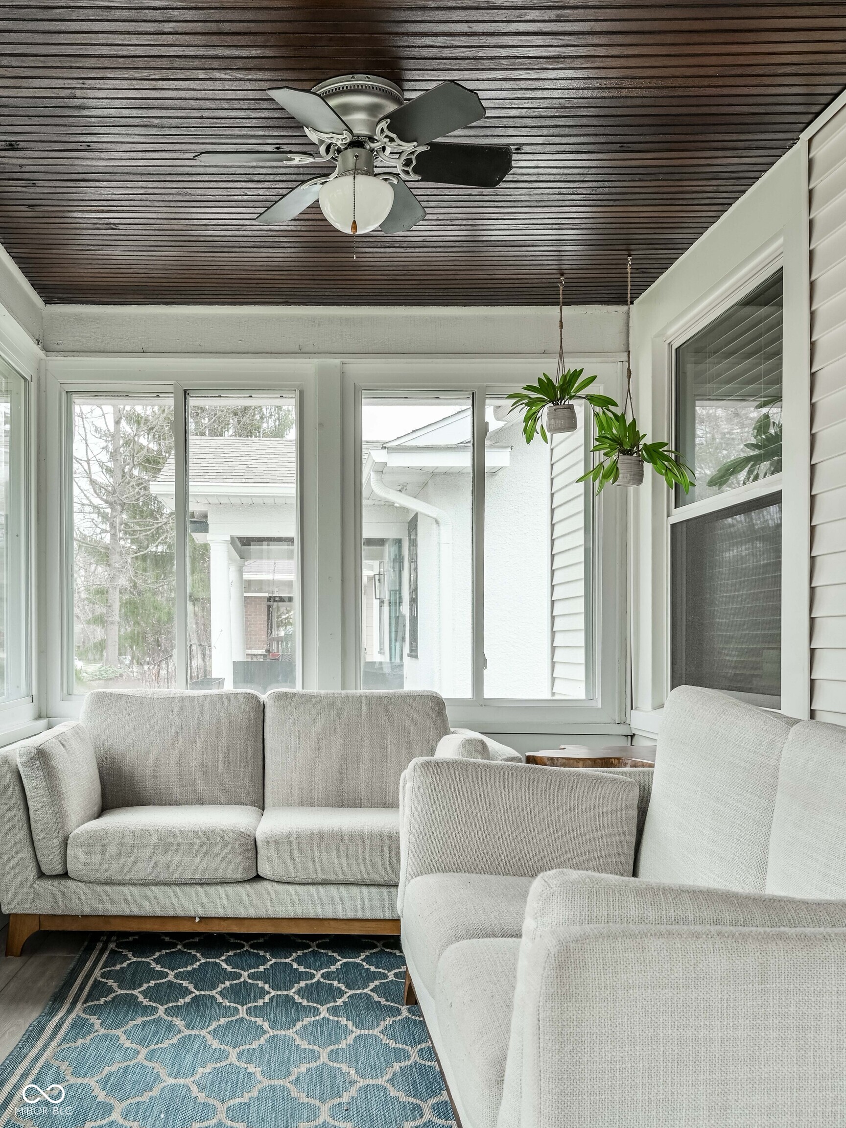 5433 Winthrop Avenue