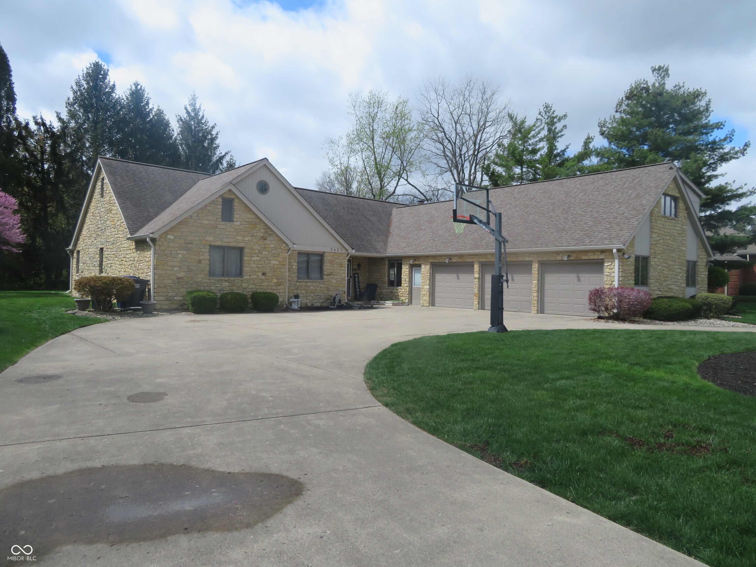 2427 Cedar Bend Drive
