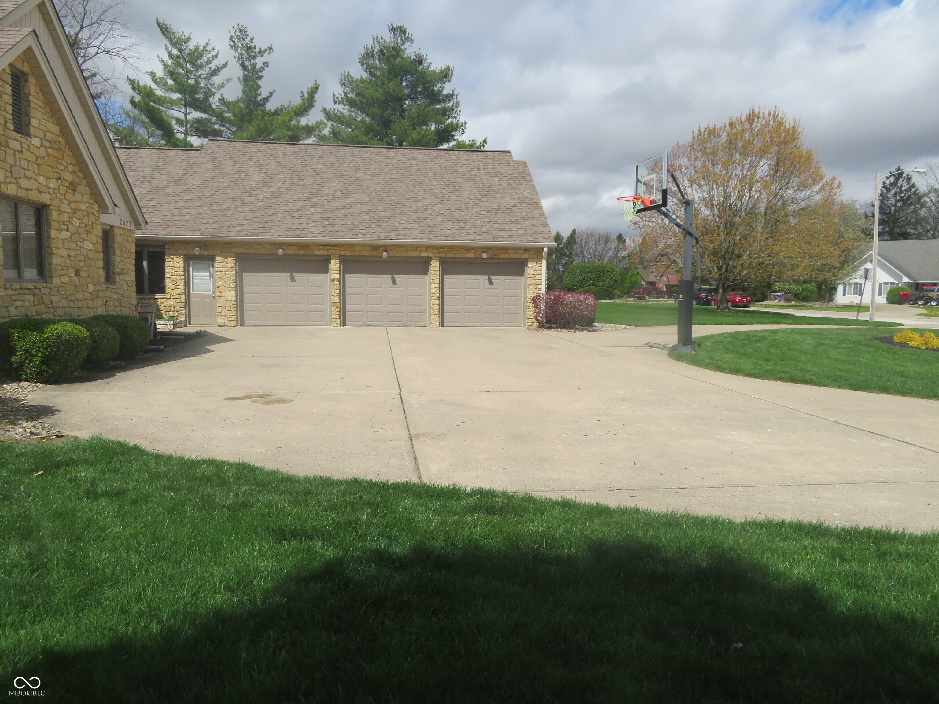 2427 Cedar Bend Drive
