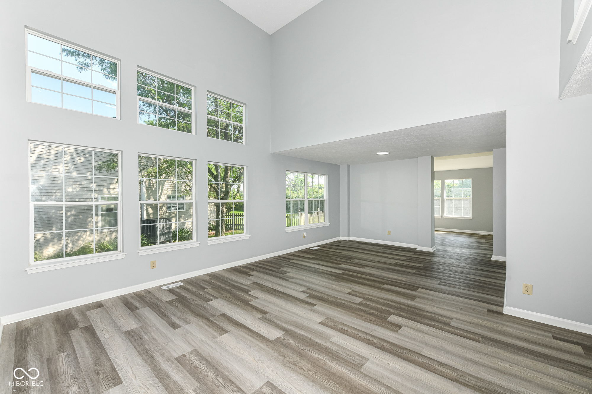 6384 Hillview Circle