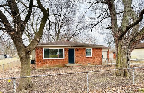 Photo of 2202 S Meeker Avenue, Muncie, IN 47302 (MLS # 22080088)