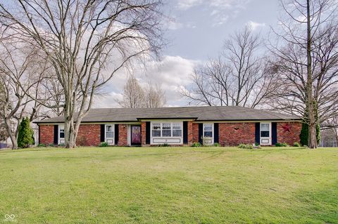Photo of 7 Chapman Court, Greenfield, IN 46140 (MLS # 22092345)