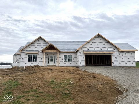 Photo of 4 Pine Hills Court, Crawfordsville, IN 47933 (MLS # 22094567)