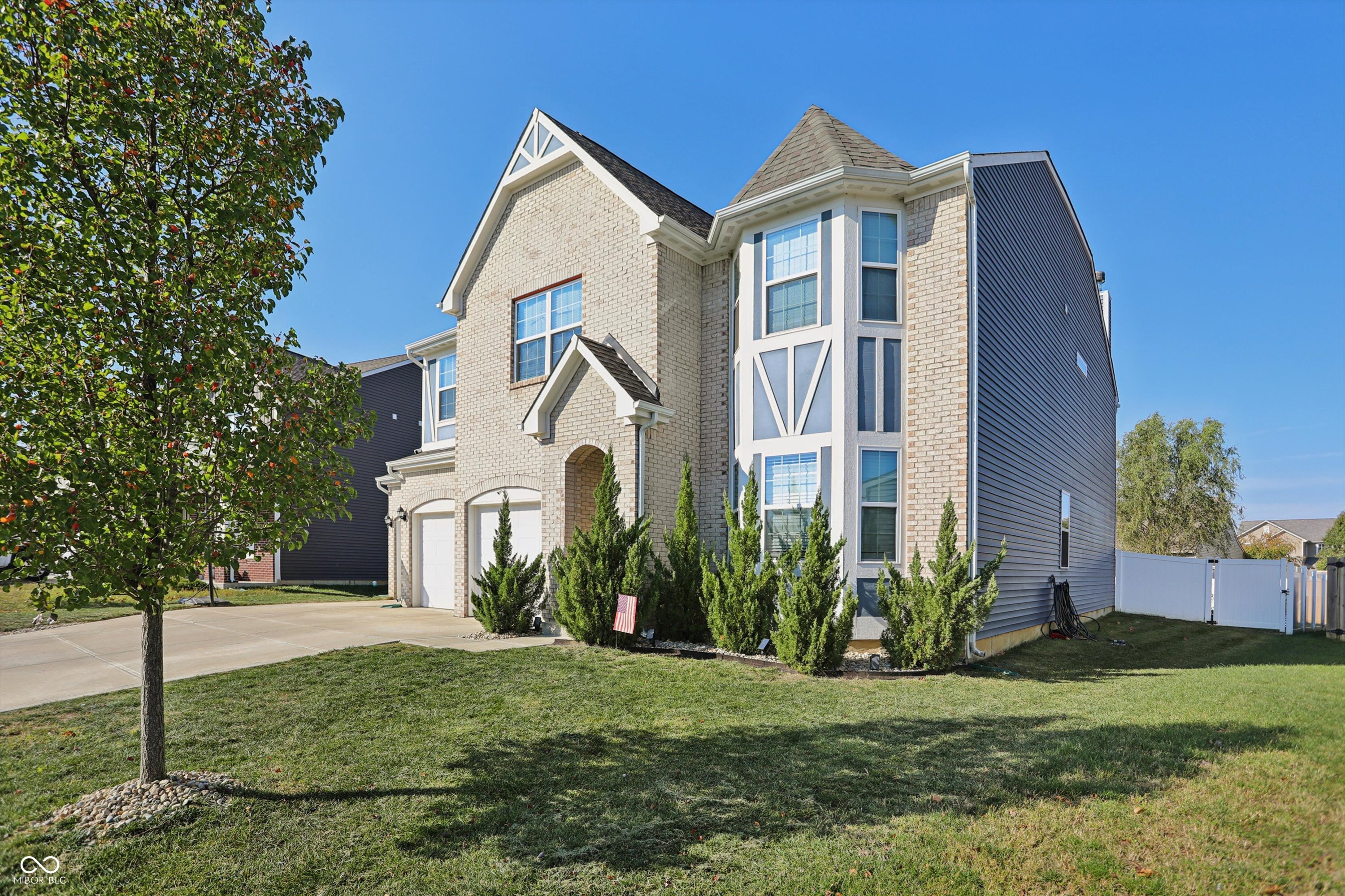 1664 Woodside Circle
