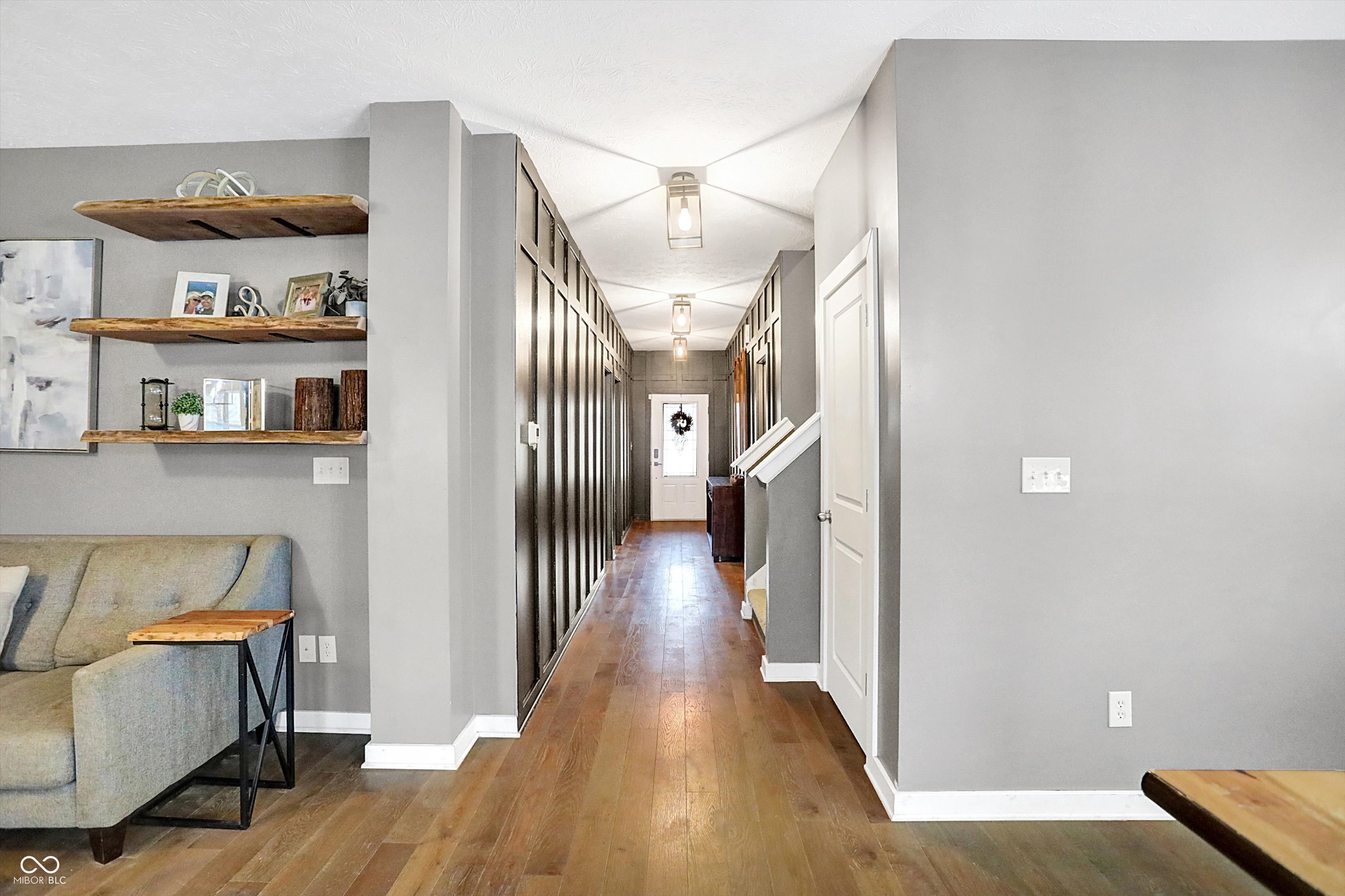 1664 Woodside Circle