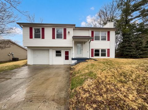 Photo of 6910 Troon Way, Indianapolis, IN 46237 (MLS # 22088657)