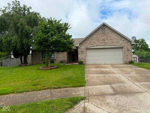 Photo of 6122 Cheri Court, Indianapolis, IN 46237 (MLS # 22104804)