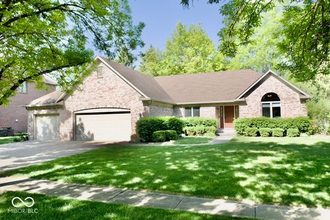 Photo of 1456 Bent Tree Place, Greenwood, IN 46143 (MLS # 22097873)