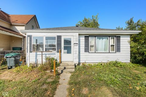 Photo of 2107 S Elm Street, Muncie, IN 47302 (MLS # 22062919)