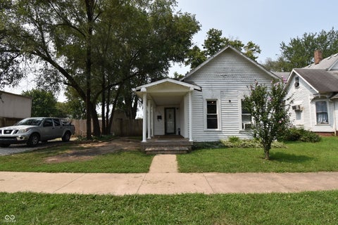 Photo of 1432 Sycamore Street, Columbus, IN 47201 (MLS # 22119631)