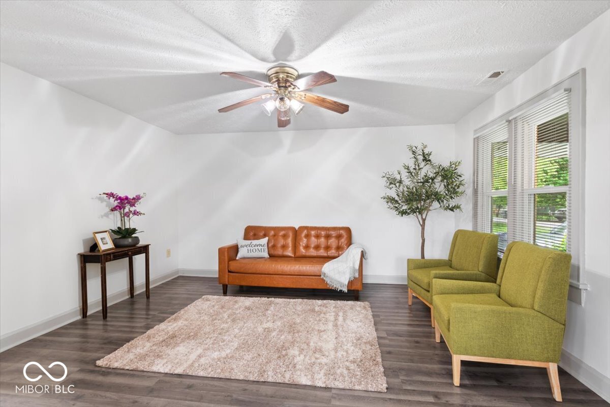 3150 S Lyons Avenue
