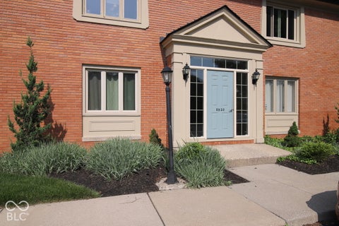 Photo of 1151 Canterbury Court #B, Indianapolis, IN 46260 (MLS # 22130479)