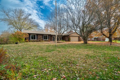 Photo of 125 N Windmill Trail, Greenwood, IN 46142 (MLS # 22072634)