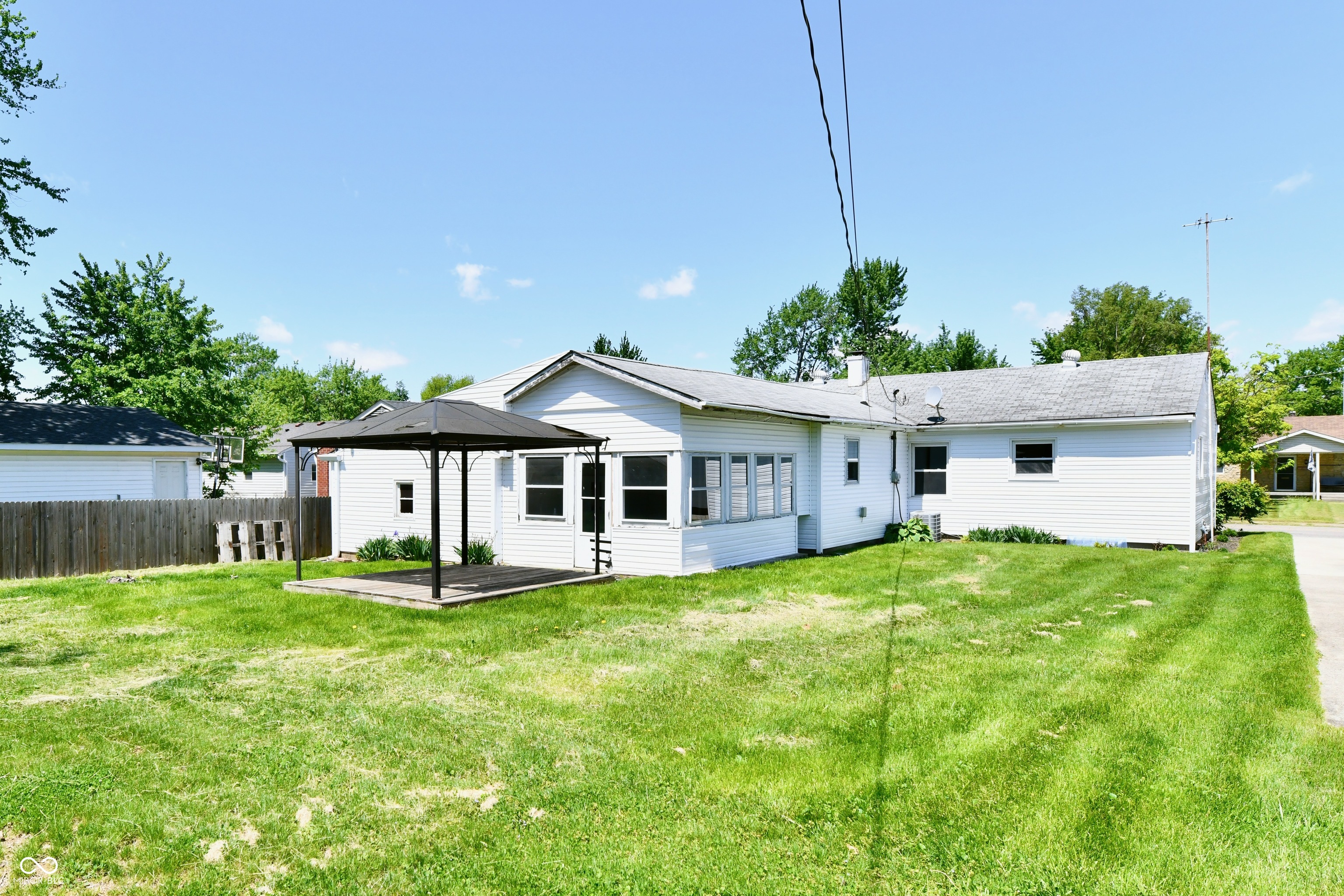 129 E McKenzie Road