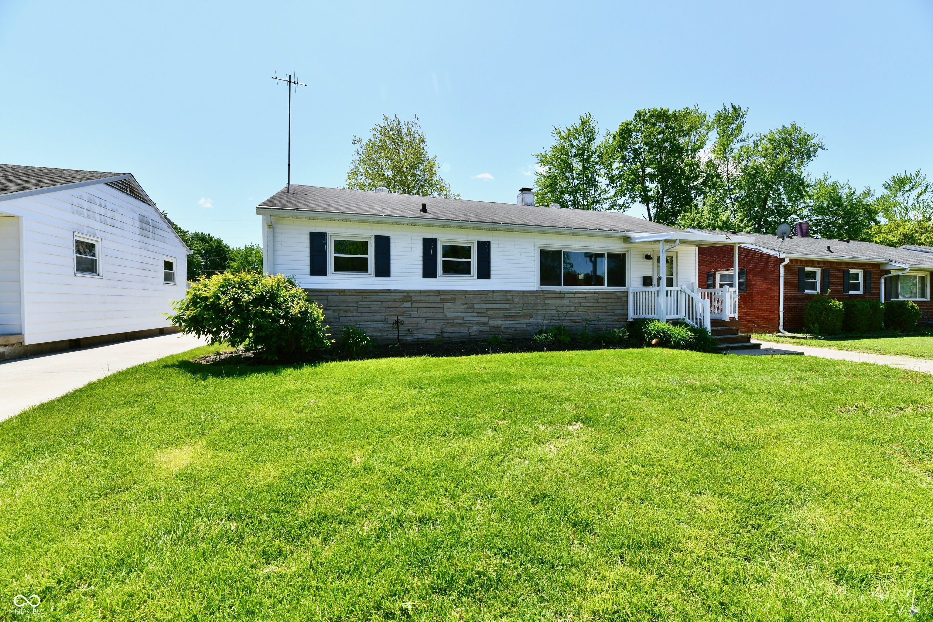 129 E McKenzie Road