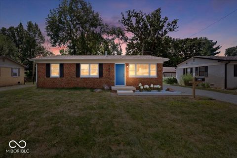 Photo of 1901 Martin Street, Indianapolis, IN 46237 (MLS # 22069242)