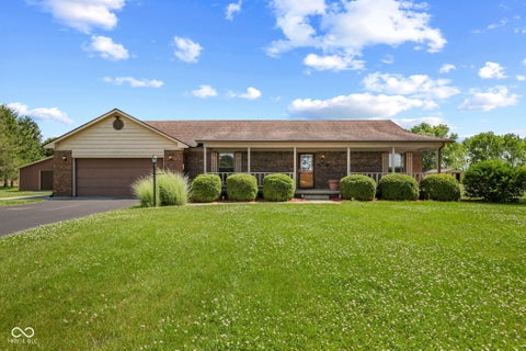 Photo of 2945 E 200 S, Franklin, IN 46131 (MLS # 22109614)